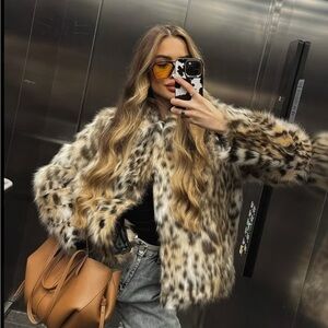 🌟 NEW 🌟 Chic Leopard Print Faux Fur Jacket